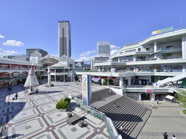 "Senri" commercial complex of the station directly connected "Chisato Serushi". Shopping also both equipped amusement gourmet
