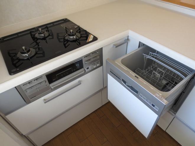 Kitchen. Dish washing and drying machine ・ Glass top stove