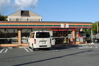 Convenience store. Seven-Eleven It is a handy convenience store within walking distance of 210m to the (convenience store)