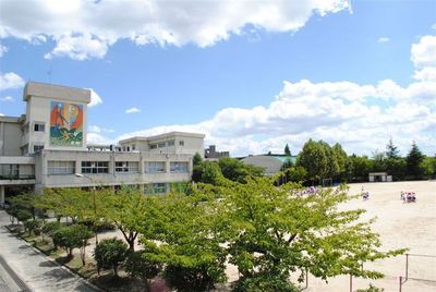 Primary school. Takashi Fountain Elementary School 200m to the popular elementary school (elementary school)