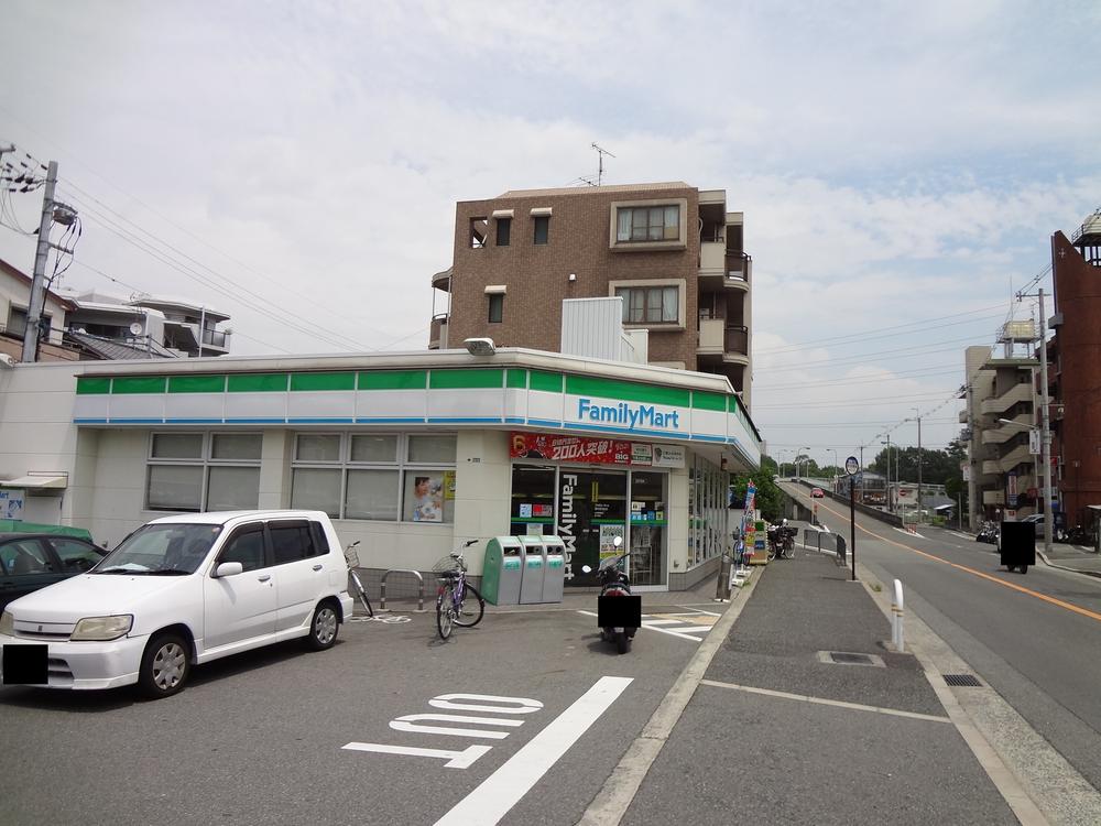 Convenience store. 436m to FamilyMart Toyonaka Wakatake-cho shop