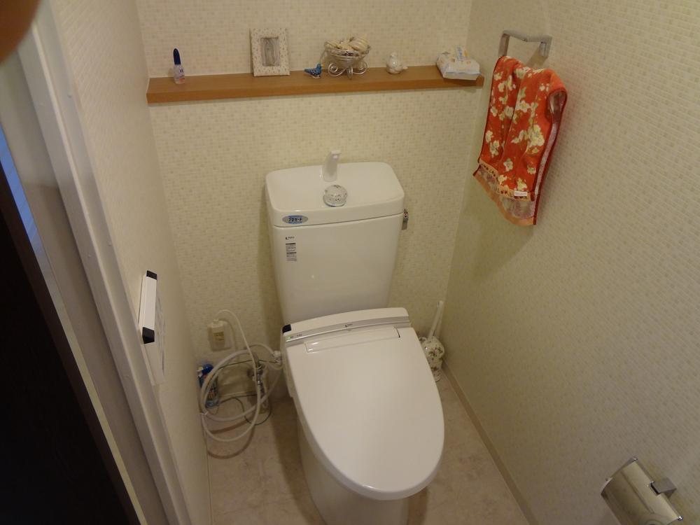 Toilet. It is a toilet with a heated cleaning toilet seat.