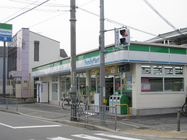 Convenience store. 222m to FamilyMart Toyonaka Zhuang head office (convenience store)