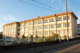 Primary school. Toyonaka Chapter 11 1700m up to junior high school (elementary school)