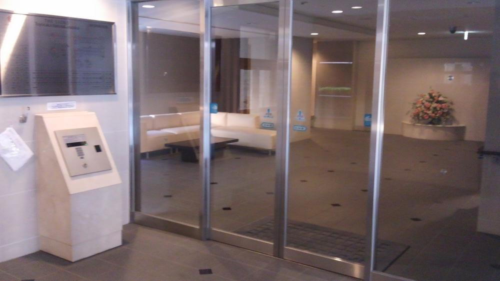 Entrance. Common areas