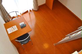 Living and room. The living room there is a folding desk is also a size of approximately 6 tatami! 