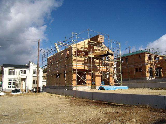 Construction ・ Construction method ・ specification. Certainly basic performance worthy to be called permanent specification. Aiming the ideal abode that satisfy lifelong, It adopted a 2 × 4 construction method. Strongly in the earthquake because of the surface structure, Condensation is prevented because of their high heat insulating property, It produces excellent durability.