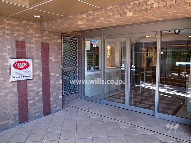 Entrance. Auto-lock with a TV monitor