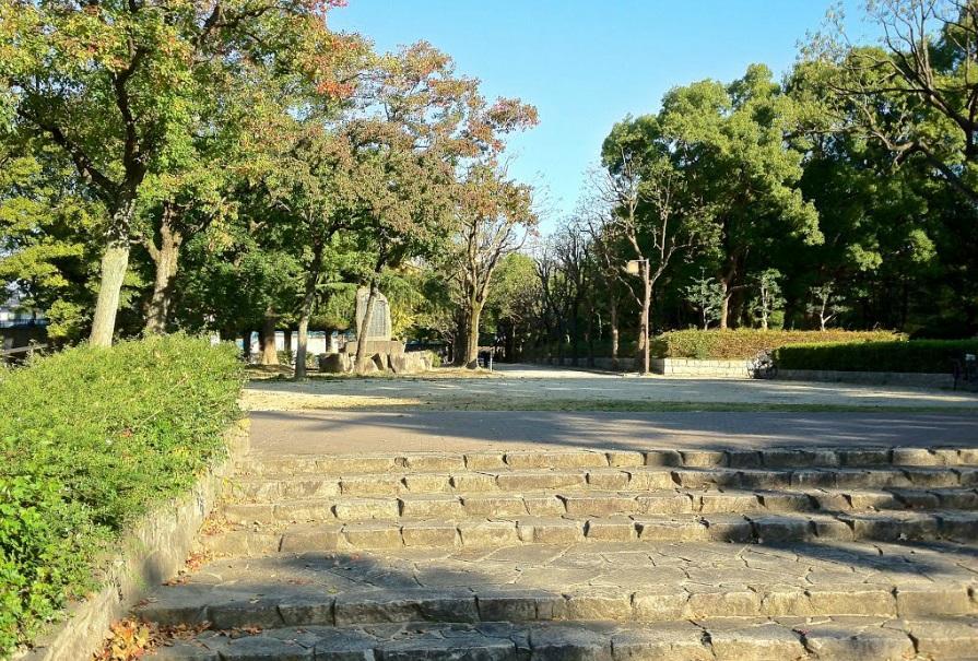 park. Inagawa park near the apartment. It is characterized by floor plan that hallway to go to the roof balcony two places and the entrance there are two places. We have entrusted the keys in our shop. Come please refer to this view. Nearby parking is available.