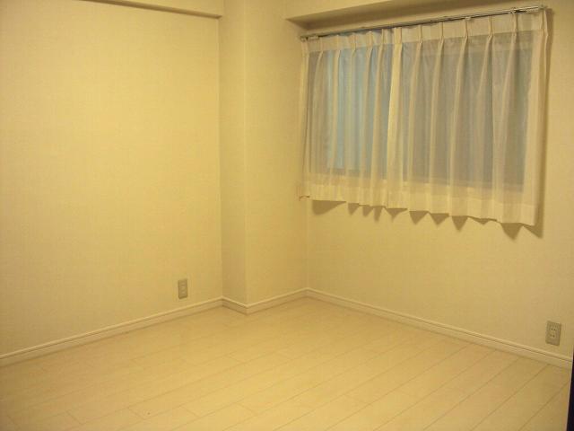 Other introspection. ■ Entrance next to the Western-style ■ Ivory rooms of the keynote is a friendly atmosphere.