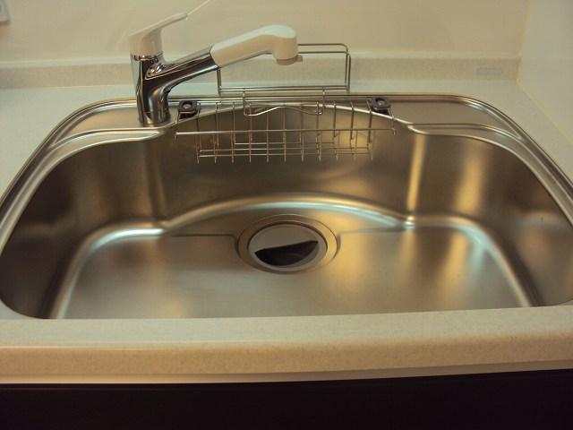 Kitchen. ■ Sink of depth spread has become to design a large pot is also easy to wash.