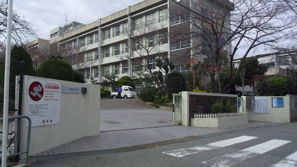 Junior high school. Toyonaka 469m to stand second junior high school