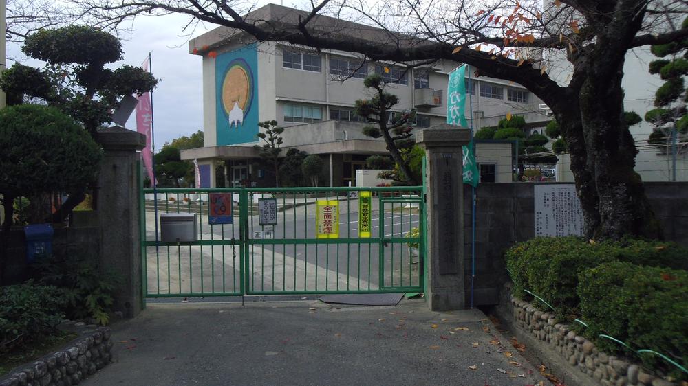 Primary school. Toyonaka 855m up to municipal Sakurai valley elementary school