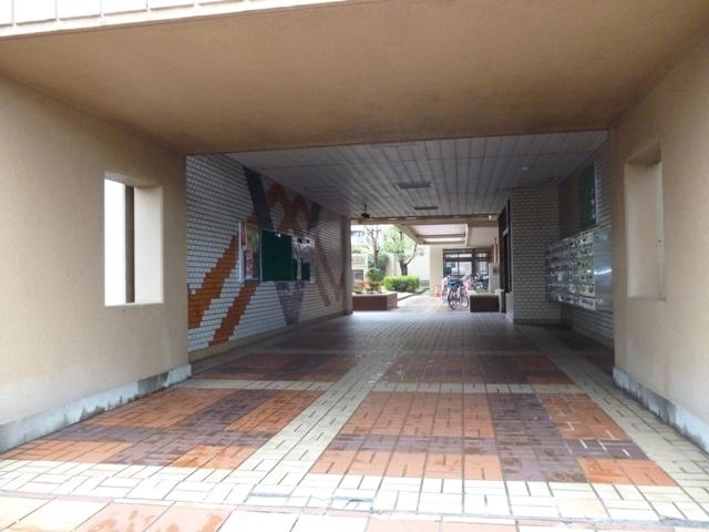 Entrance. Common areas