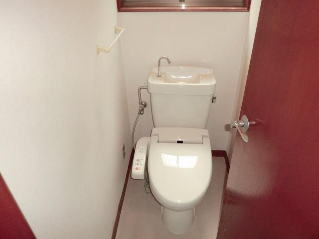 Toilet. Indoor (08 May 2013) Shooting