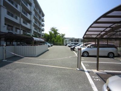 Parking lot. It is a site in the chain gate with parking. 