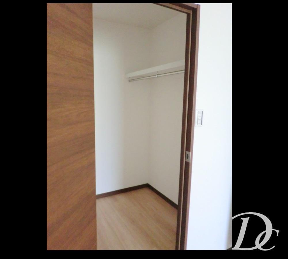 Receipt. Walk-in closet