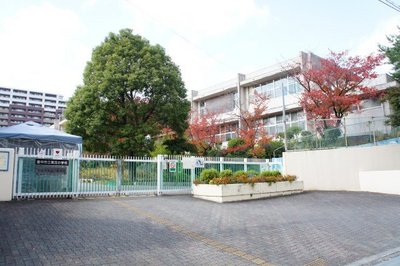 Primary school. Higashioka 100m up to elementary school (elementary school)