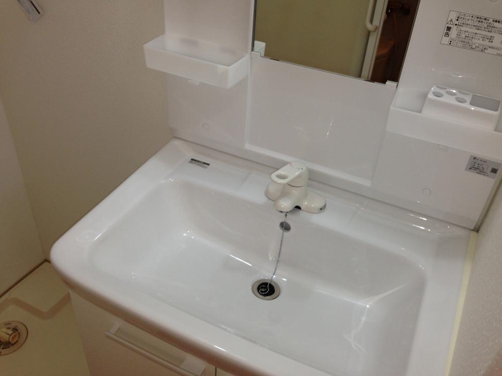 Wash basin, toilet. I had made a washbasin!