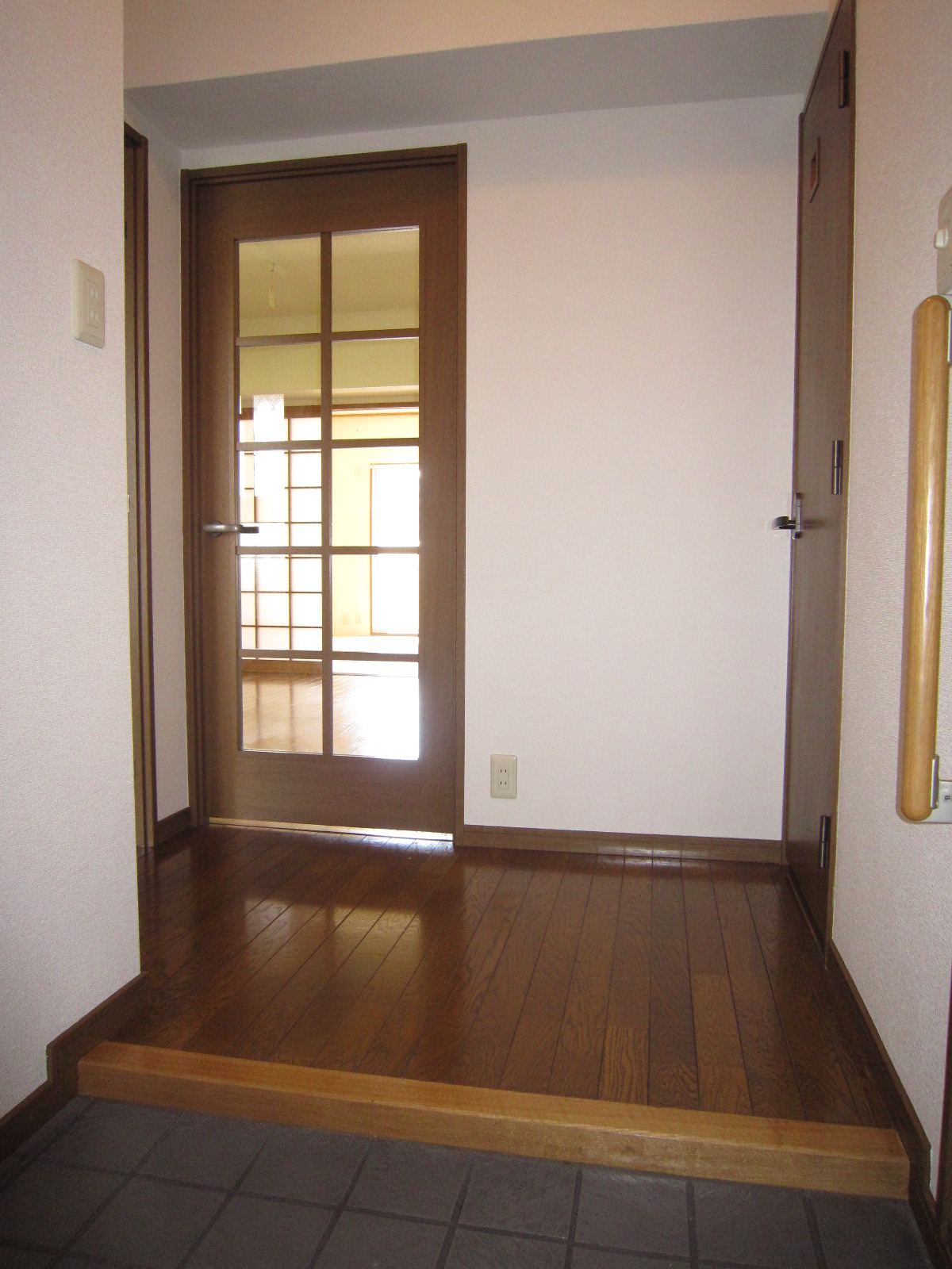 Entrance. Indoor photos posted of the same type ※ Such as a floor material may be different.