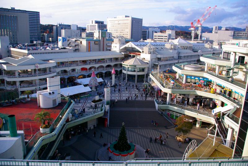 Shopping centre. Chisato Serushi until the (shopping center) 400m