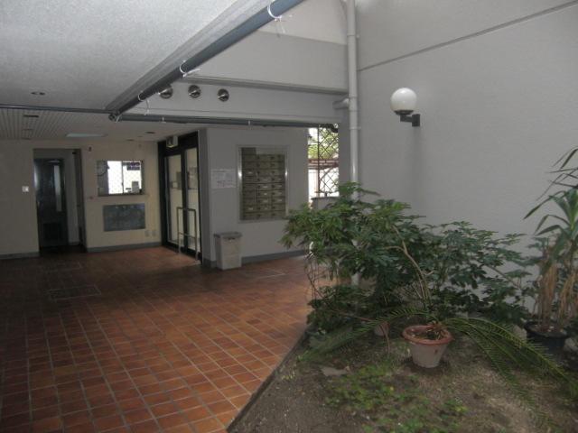 Entrance. Common areas