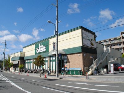 Supermarket. 500m to Hankyu Oasis (super)