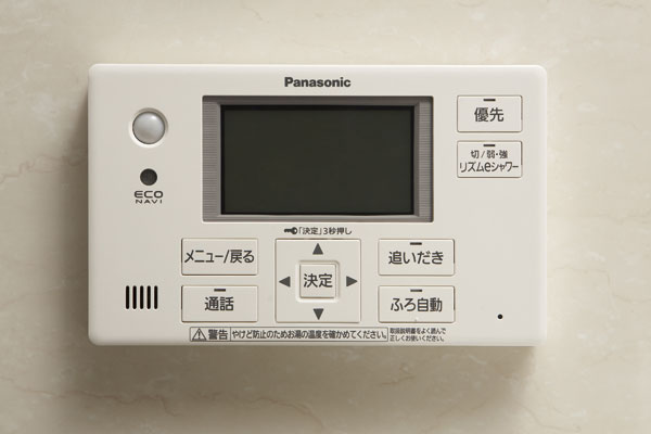 Bathing-wash room.  [Full Otobasu] Hot water beam in one switch ・ Keep warm ・ Standard equipped with a full Otobasu that can Reheating. Always a comfortable temperature ・ Hot water will be maintained (same specifications)