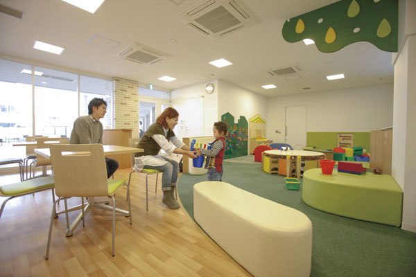 Shared facilities.  [Mom ・ Kids Room] On the first floor of the community building, Play equipment is provided "Mom ・ Kids Room "has been installed. The children can play freely even on rainy days, Also impetus conversation between mom