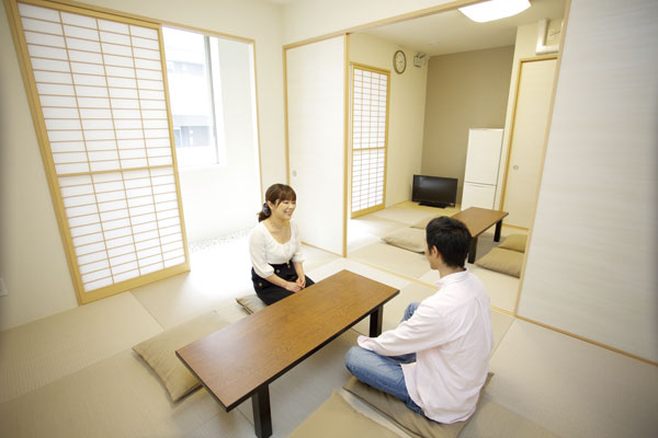 Shared facilities.  [Reception room] Western-style "reception room 1", kitchen ・ A bathroom. further, "Reception Room 2" of the Japanese-style room, Western-style "reception room 3" is also available. In addition to various meetings, Guest accommodation, You can also use the party ※ Pay