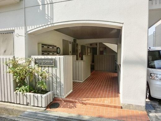 Entrance. Common areas