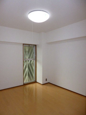 Other room space. Western-style (entrance went to the right side