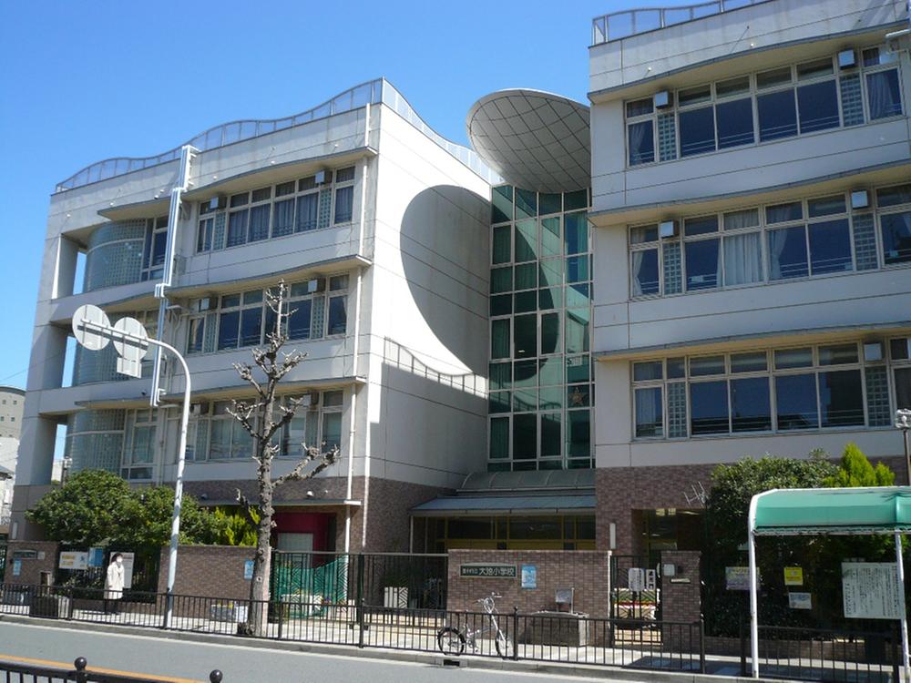 Primary school. Toyonaka Municipal Oike 700m up to elementary school