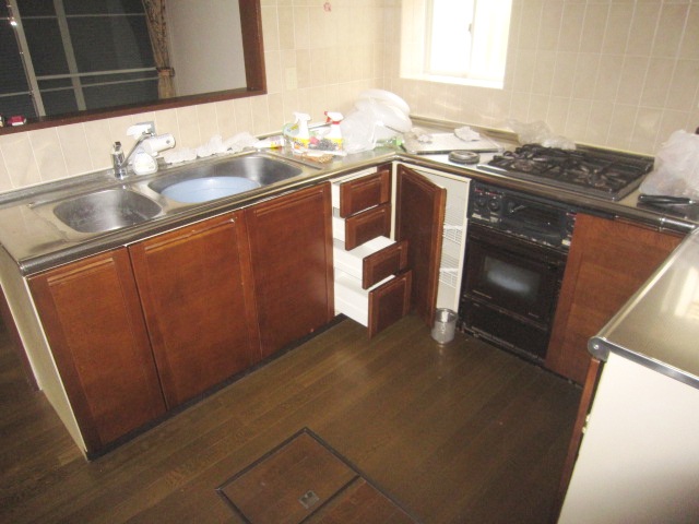 Kitchen. Photo is being cleaning