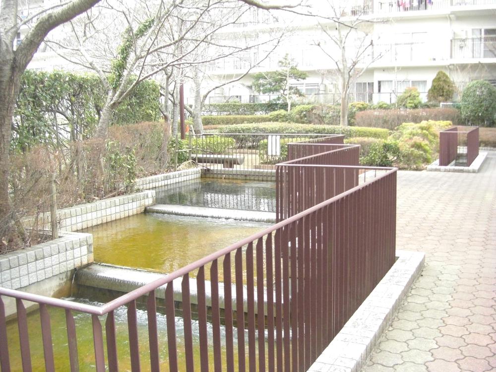 Garden. ● It is wider share portion, such as an on-site garden