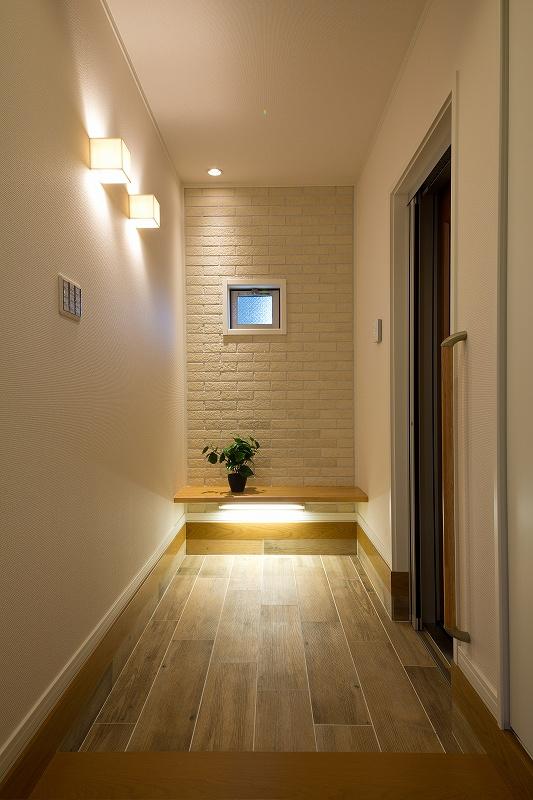 Entrance. Impressive entrance foyer tile and convenient bench of woodgrain is.