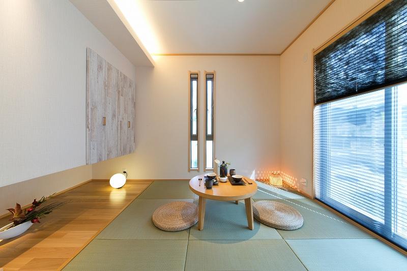 Other introspection. Japanese-style room, which was adopted Ryukyu-style tatami.