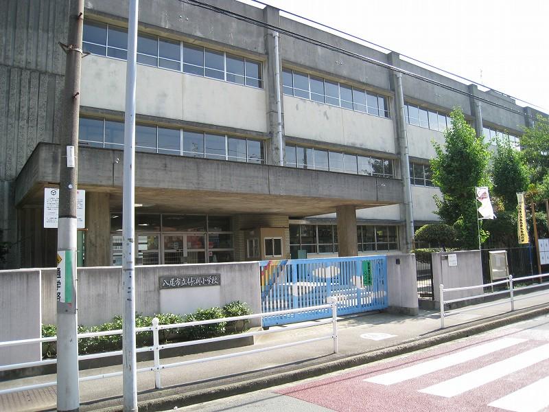 Primary school. 1036m until Yao Municipal Takefuchi Elementary School