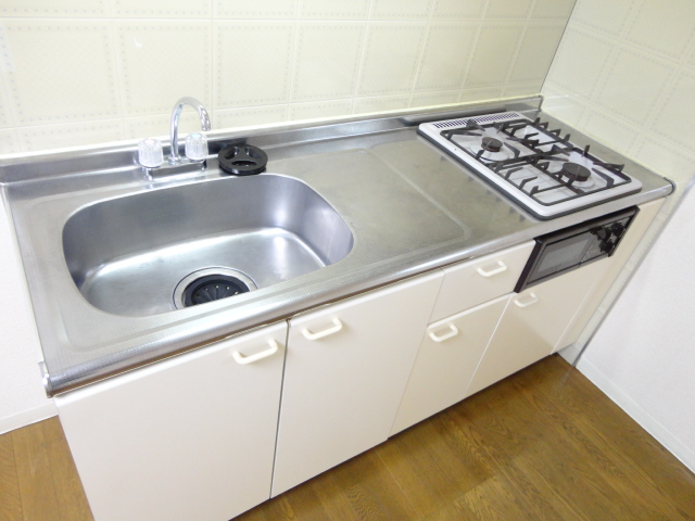 Kitchen.  ☆ Gas stove 2-neck and with grill ☆