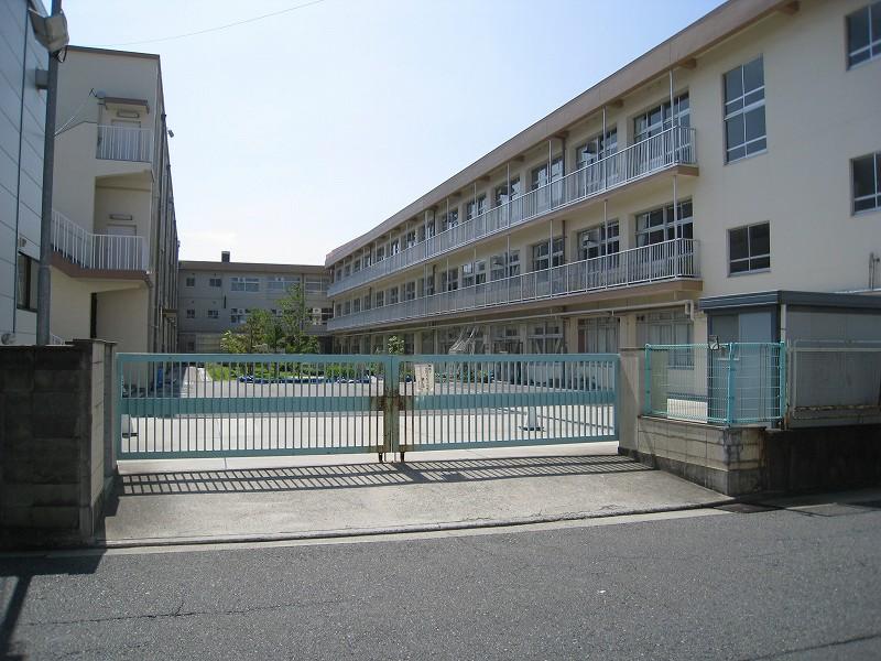 Primary school. 525m until Yao Municipal Annaka Elementary School