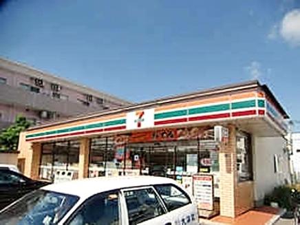 Convenience store. 190m to Seven-Eleven Yao Kyuhoji 1-chome