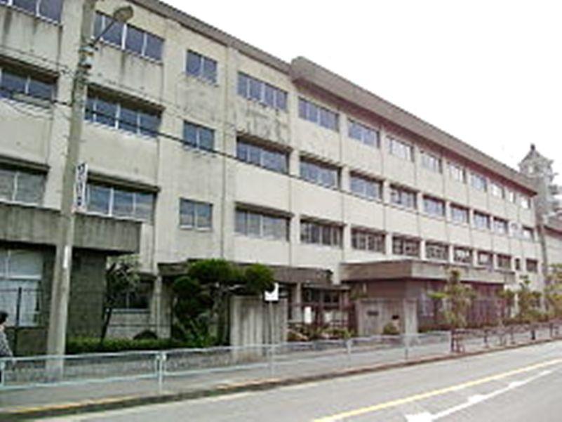 Junior high school. 690m until Yao Municipal Kyuhoji junior high school