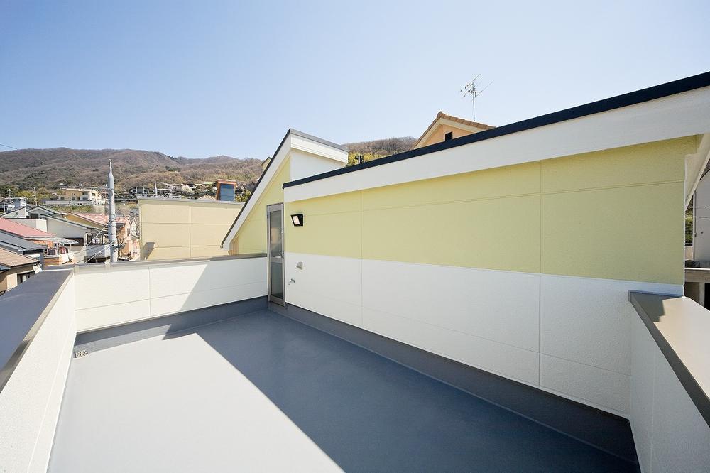 Balcony. From local, It overlooks both the mountains and the Osaka Plain.