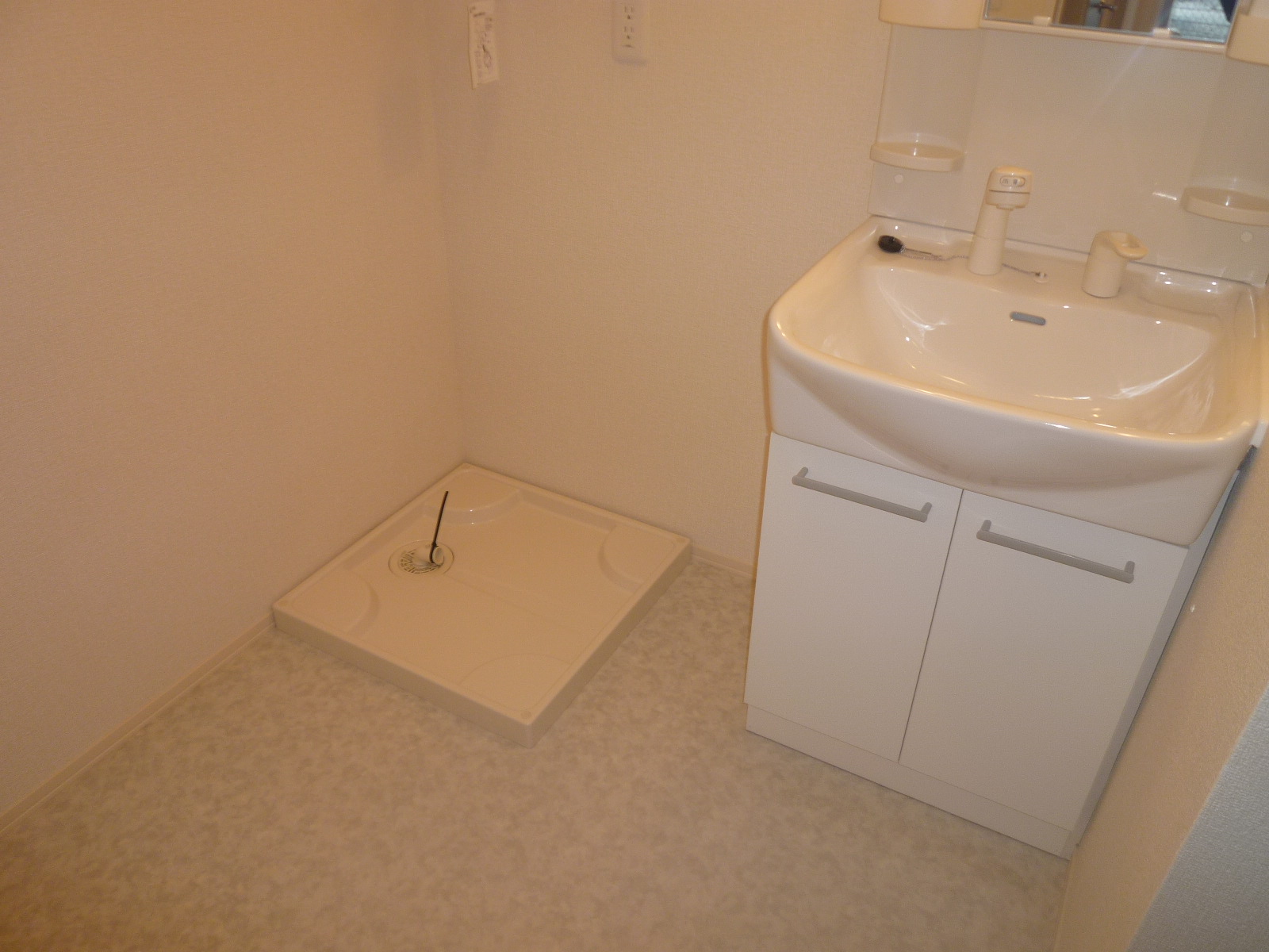 Washroom. Spacious washroom! Of course Shadore!