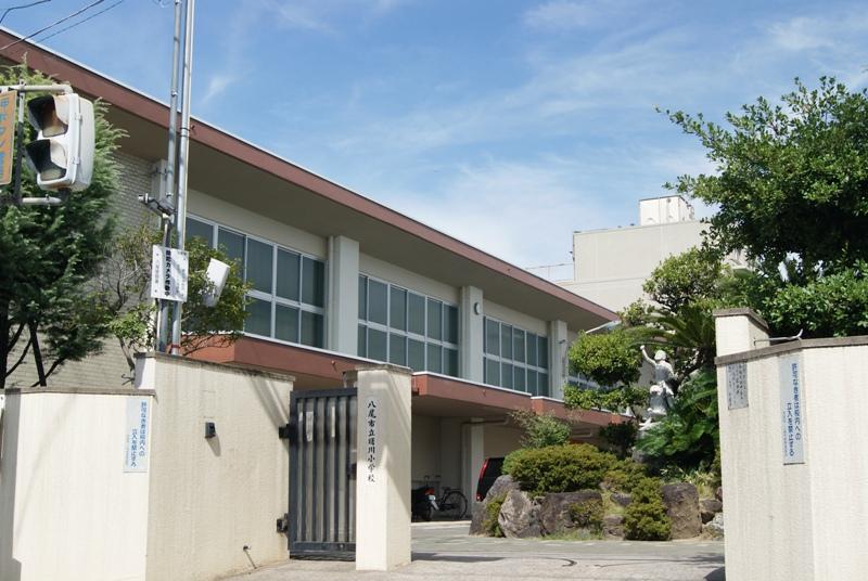Primary school. 371m until Yao Tatsuakebono River Elementary School