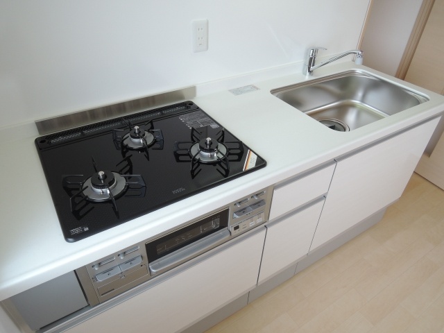 Kitchen.  ☆ Gas stove 3-neck and with grill ☆ 