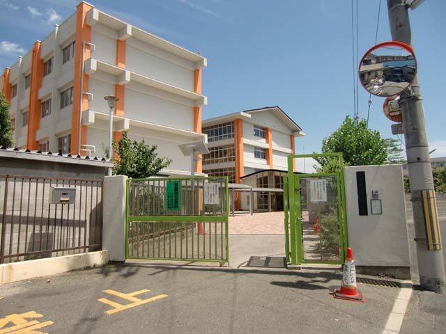 Primary school. 713m until Yao Tateyama this elementary school (elementary school)