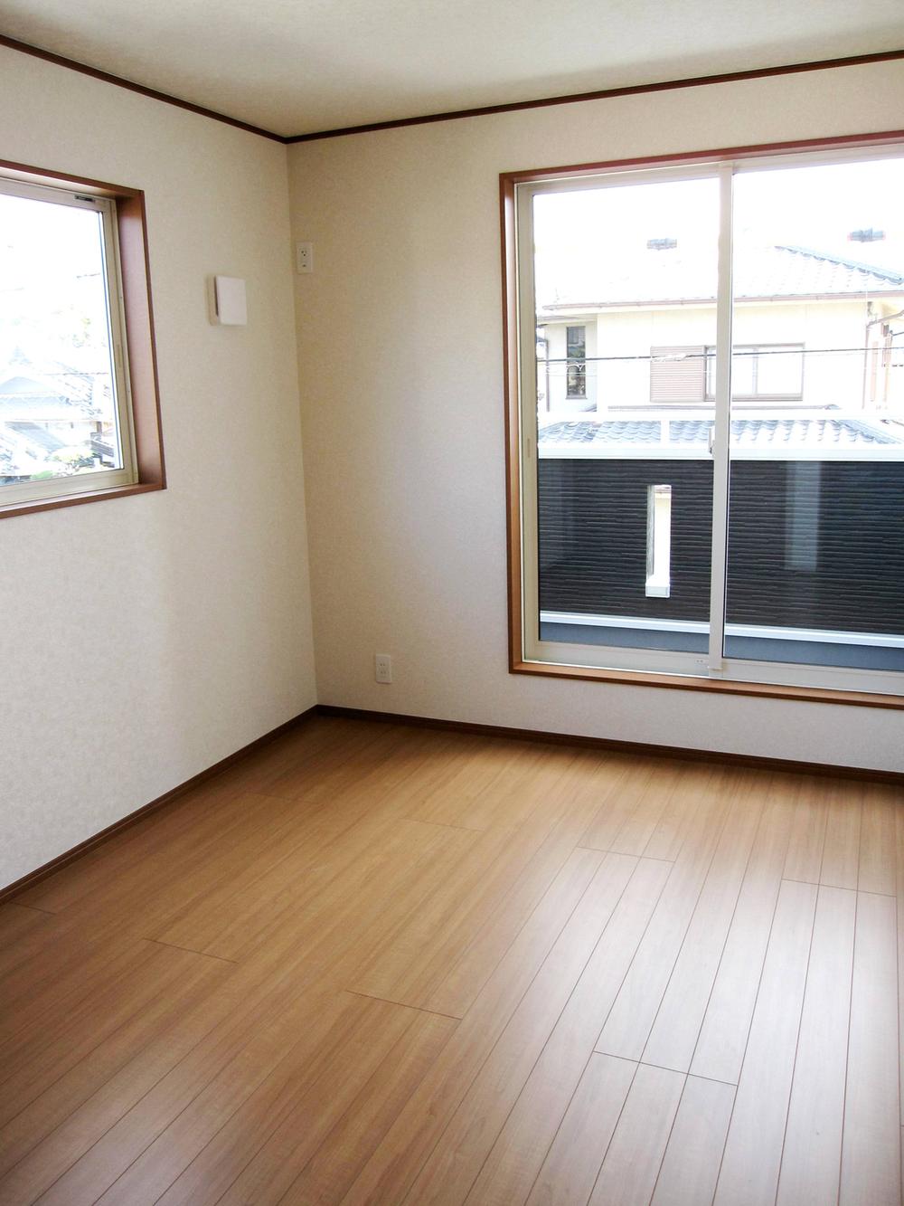 Non-living room. Each spacious room was flooring shine on the wall was a white tones