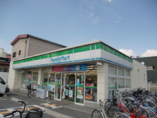 Convenience store. FamilyMart Yao Annaka-cho 6-chome store up (convenience store) 650m