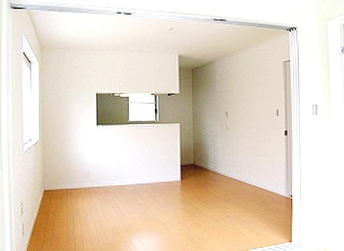 Living. ☆ Face-to-face kitchen